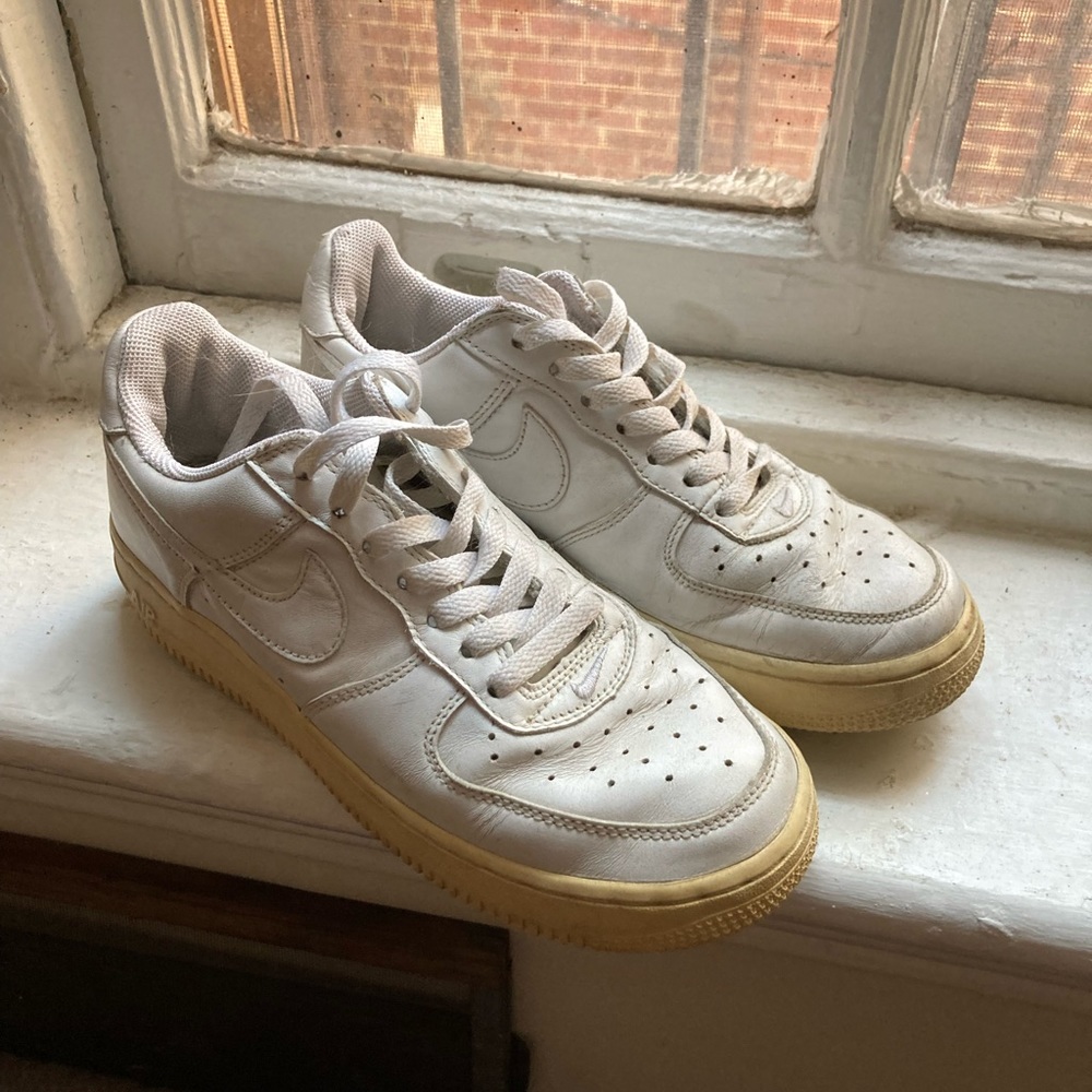 Nike Air // White // Size 6.5 M (8.5 W)
